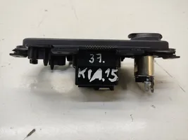 KIA Sportage USB-pistokeliitin 961103W700
