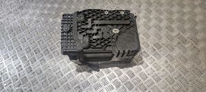 Volvo V60 Boîte de batterie 31299569