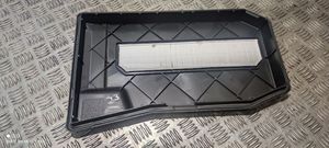 Porsche Cayenne (92A) Coperchio/tappo della scatola vassoio della batteria 7L0864643