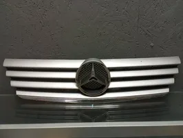 Mercedes-Benz C W203 Grotelės priekinės A2038800383