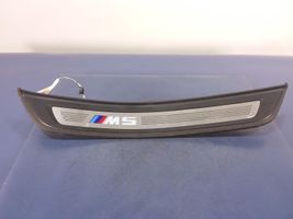 BMW M5 Rivestimento vano piedi laterale 8061069