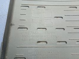Dacia Duster Wykładzina podłogowa przednia 8201698533