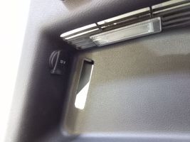 Volkswagen Golf V Juego de molduras protectoras de la puerta/portón del maletero 5M0867428P
