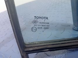 Toyota Yaris Szyba drzwi przednich 03