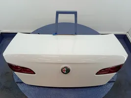 Alfa Romeo 159 Aizmugurējais pārsegs (bagāžnieks) 01