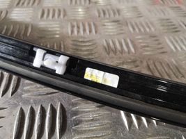 BMW M4 F82 F83 Moulure de vitre de la porte avant 7433337