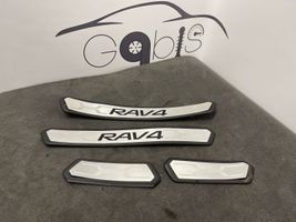 Toyota RAV 4 (XA50) Garniture de protection de seuil intérieur 67913YY160
