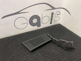 Porsche Macan Grilles/couvercle de haut-parleur latéral 95B035406A