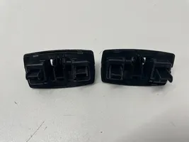 Mercedes-Benz GLE (W166 - C292) Clip/gancio/supporto per aletta parasole A1668100012