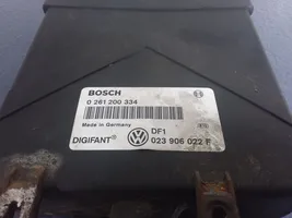 Volkswagen Transporter - Caravelle T4 Motorsteuergerät ECU 0261200334