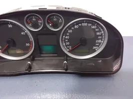 Volkswagen PASSAT B5.5 Speedometer (instrument cluster) 3B0920827A