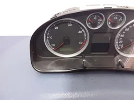 Volkswagen PASSAT B5.5 Speedometer (instrument cluster) 3B0920827A