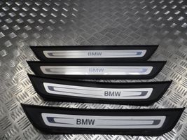 BMW 5 G30 G31 Rivestimento vano piedi laterale 