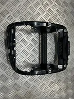 Renault Clio IV Kita panelės detalė 681043537R