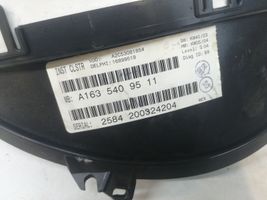 Mercedes-Benz ML W163 Tachimetro (quadro strumenti) A1635409511