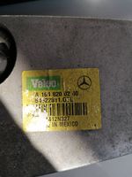 Mercedes-Benz ML W164 Tringlerie et moteur d'essuie-glace avant A1648201742