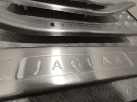 Jaguar XJ X351 Listwa progowa tylna AW9313200AE