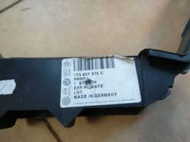 Volkswagen Touran I Soporte de apoyo de la esquina del parachoques 1T0807375C