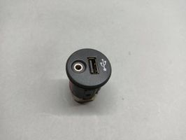 Nissan Micra Enchufe conector USB 