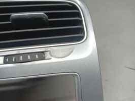 Volkswagen Golf VII Radion/GPS-laitteen pääyksikön kehys 5G1819743