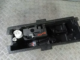 Skoda Rapid (NH) Otros elementos de revestimiento del maletero/compartimento de carga 5JJ863957A
