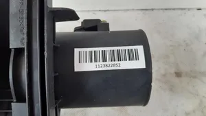 Nissan Navara Caja del filtro de aire 6742258