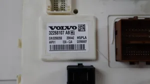 Volvo XC40 Ramka / Moduł bezpieczników 