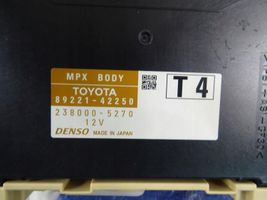 Toyota RAV 4 (XA40) Ramka / Moduł bezpieczników 8273042821