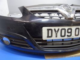 Opel Corsa D Zderzak przedni 13273522