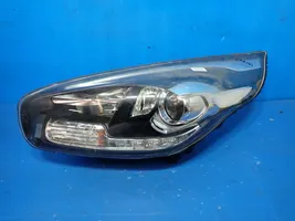 KIA Carens III Lampa przednia 