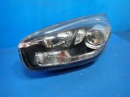 KIA Carens III Lampa przednia 