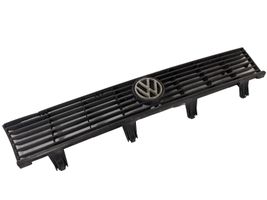 Volkswagen PASSAT B2 Maskownica / Grill / Atrapa górna chłodnicy 321853653K