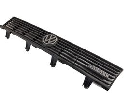 Volkswagen PASSAT B2 Grille calandre supérieure de pare-chocs avant 321853653K