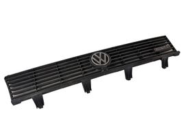 Volkswagen PASSAT B2 Griglia superiore del radiatore paraurti anteriore 321853653K