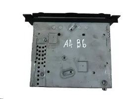 Audi A4 S4 B6 8E 8H Panel / Radioodtwarzacz CD/DVD/GPS 55009280