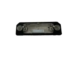 Audi A6 S6 C5 4B Lampa oświetlenia tylnej tablicy rejestracyjnej 1J6943021B