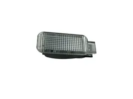 Volkswagen PASSAT B5.5 Luce interna per portiera posteriore 3B0947415B