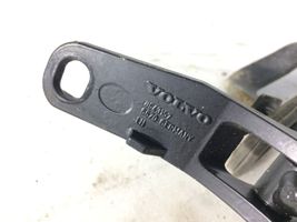 Volvo V70 Cerniera superiore della portiera di carico 8643157