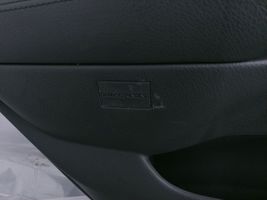 Toyota Avensis T250 Takaoven verhoilu 