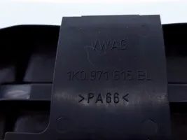 Volkswagen PASSAT B6 Kita variklio skyriaus detalė 