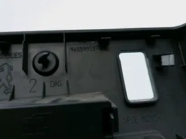 Peugeot 308 Revestimiento de los botones de la parte inferior del panel 9655992877