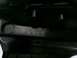 BMW 7 E65 E66 Hansikaslokeron kannen suoja 