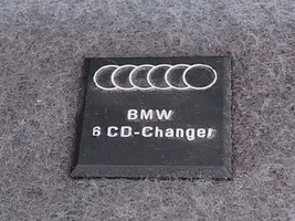 BMW 5 E39 Panneau, garniture de coffre latérale 