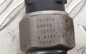 Toyota Avensis T270 Tubo principal de alimentación del combustible 8945820050