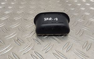 Toyota Yaris Poignée de coffre hayon arrière 7481113010