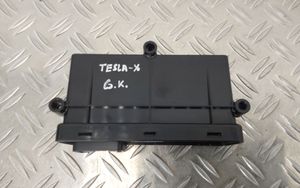 Tesla Model X Moduł / Sterownik hamulca ręcznego 100761800E