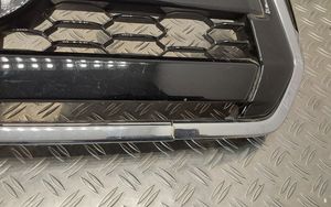 Toyota Hilux (AN120, AN130) Grille calandre supérieure de pare-chocs avant 53111YP100