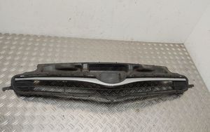 Toyota Verso-S Griglia superiore del radiatore paraurti anteriore 5311152670