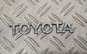 Toyota Auris 150 Emblemat / Znaczek tylny / Litery modelu 