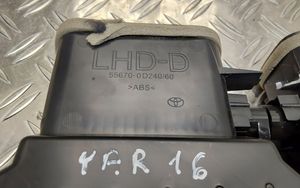 Toyota Yaris Rejilla de ventilación central del panel 556700D240